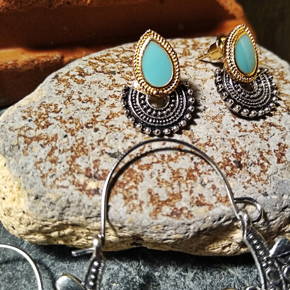 🐞2/$20 Set Ethnic Style Boho Earrings - Picture 3 of 3
